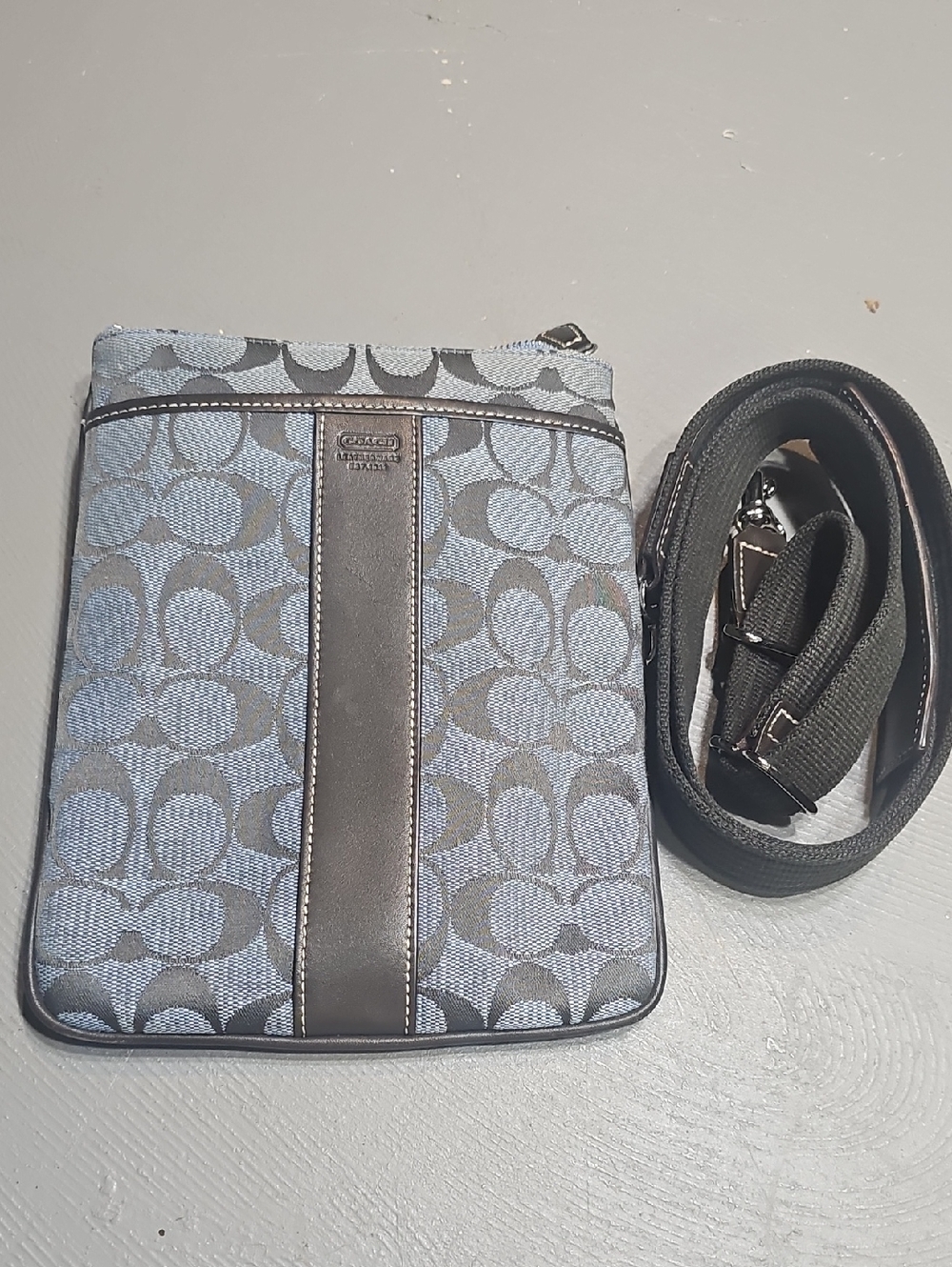 Coach Bags EUC Signature Swingback Crossbody Jacquard and Leather Vintage Bag
